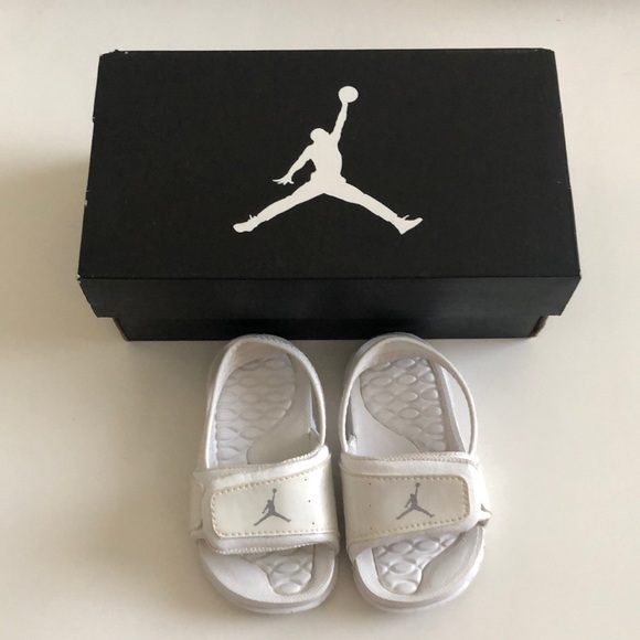 Jordan 💖 Sandals - Picture 2 of 4